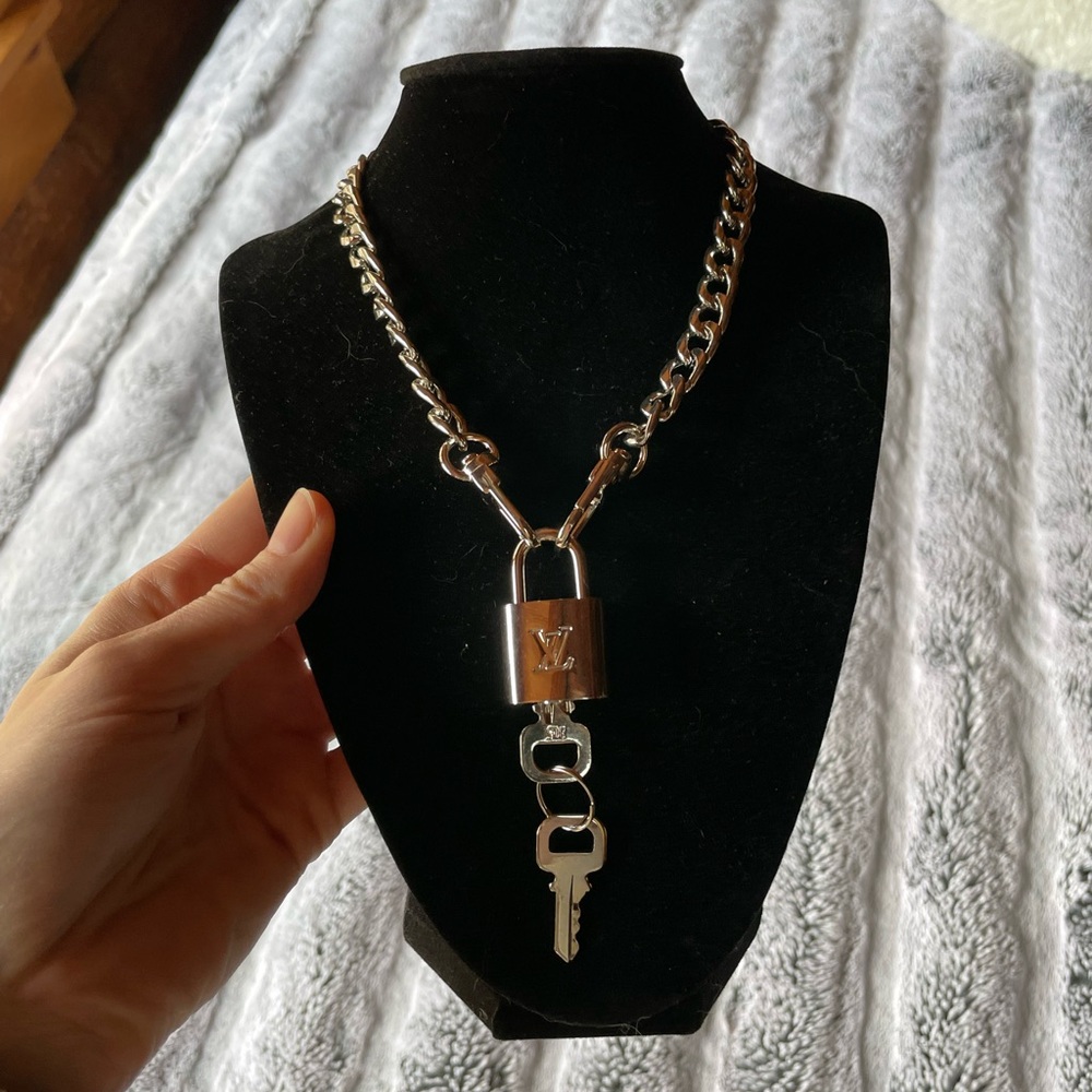 Authentic Louis Vuitton Silver Lock with 2 Keys #315